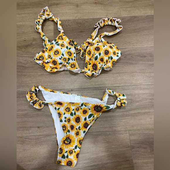 NWT set of 3 women’s bikinis - Picture 5 of 5